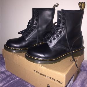 1460 W Black Doc Martens